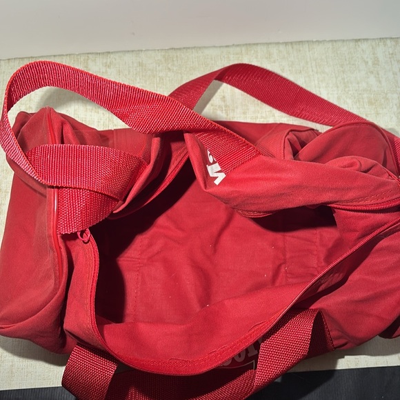 Vintage Small Marlboro Duffel Bag  - (1980's/1990's)(free Marlboro cookbook) - Picture 9 of 16
